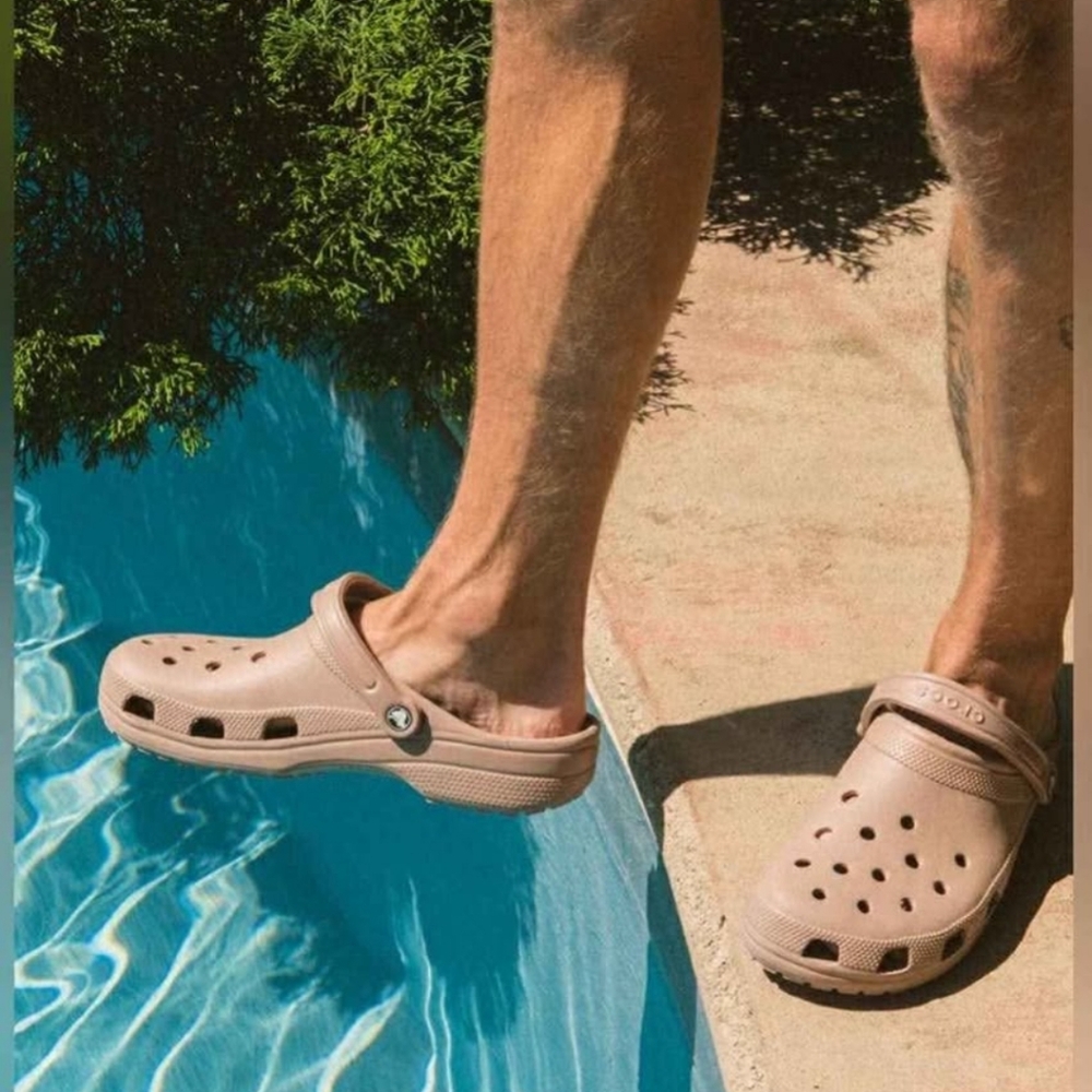 crocs classic clog- men's size